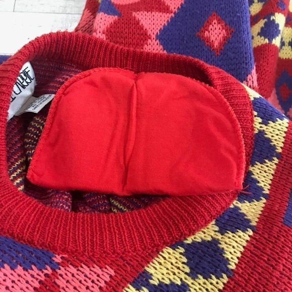 Michael Carrie Vtg 80's Sweater S Red Pink Shoulder Pad Bold Tribal Geometric - Picture 9 of 9